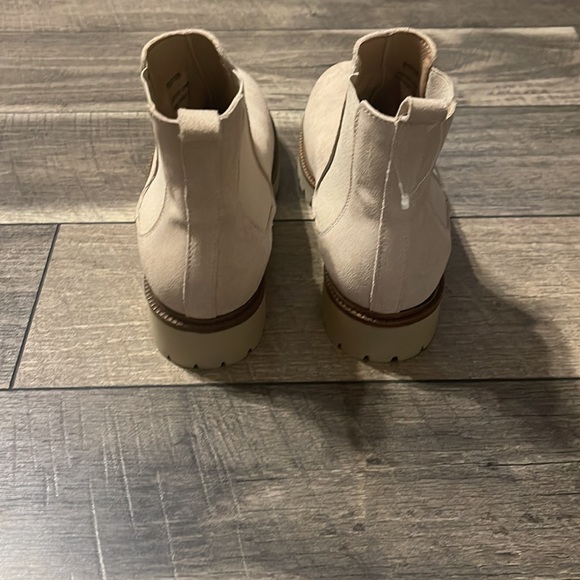 NWOB Enzo Angiolini Chelsea Boots - Picture 4 of 10